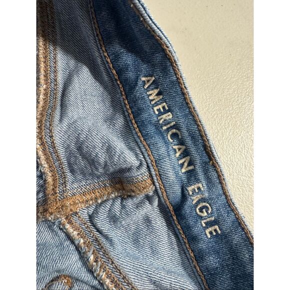 American Eagle Outfitters Women's Blue Patchwork Cuffed Mom Jean Shorts Size 8 - Picture 7 of 7